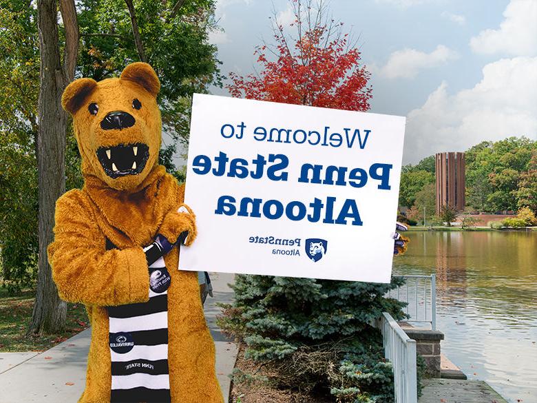The Nittany Lion mascot holding up a sign reading Welcome to <a href='http://0fg99k.uncsj.com'>十大网投平台信誉排行榜</a>阿尔图纳分校